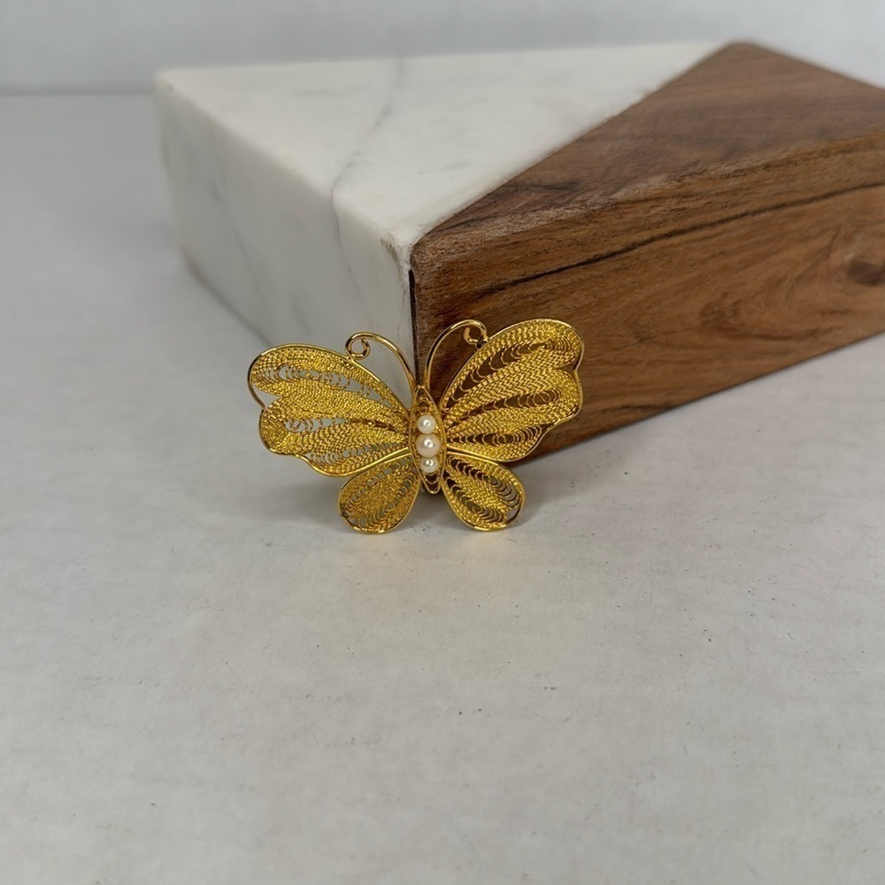 Vintage 1940s Gold Butterfly with Pearl Detailing Brooch Lot B11